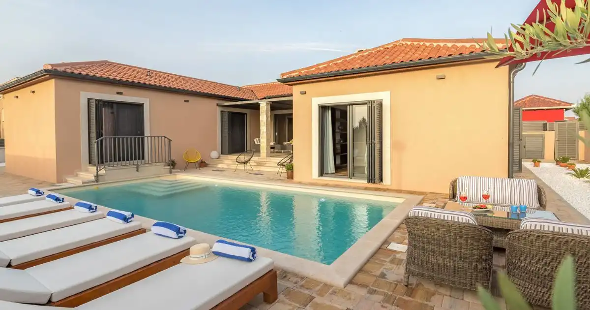 Villa Astra - Ferienhaus mit pool Zaton